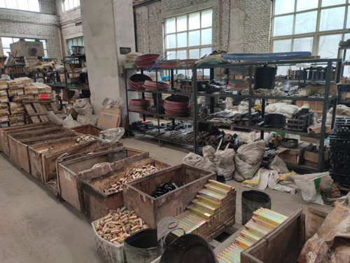 滑塊、電路板、刀架、定位盤、行程開關、水泵等