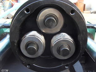 鋼筋直螺紋滾絲機(jī)使用前滾絲輪及偏心套的安裝方法？